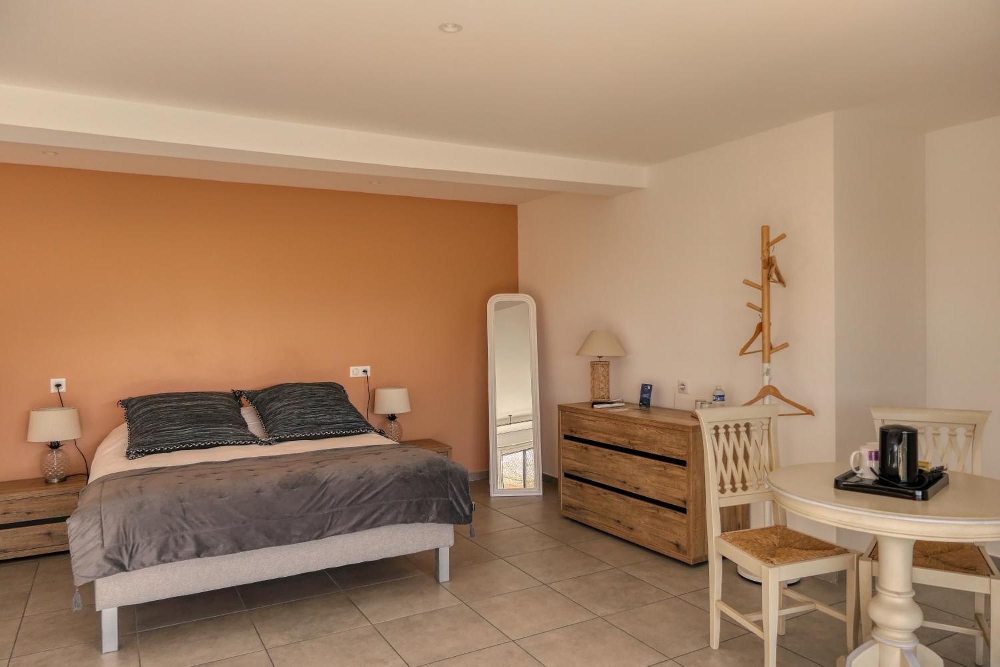 Logis Hotel La Bastide des Monges Nyons Buitenkant foto