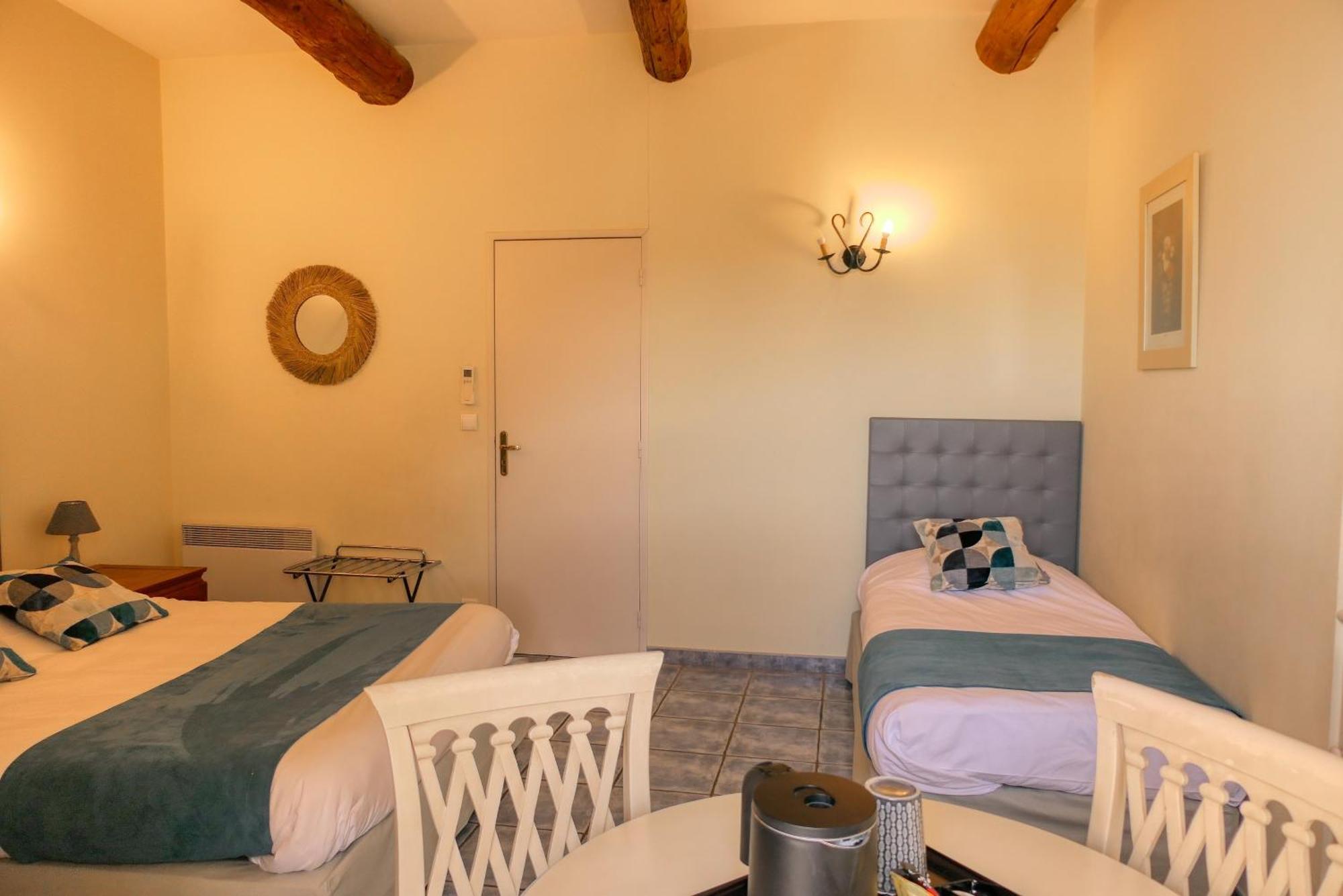 Logis Hotel La Bastide des Monges Nyons Buitenkant foto