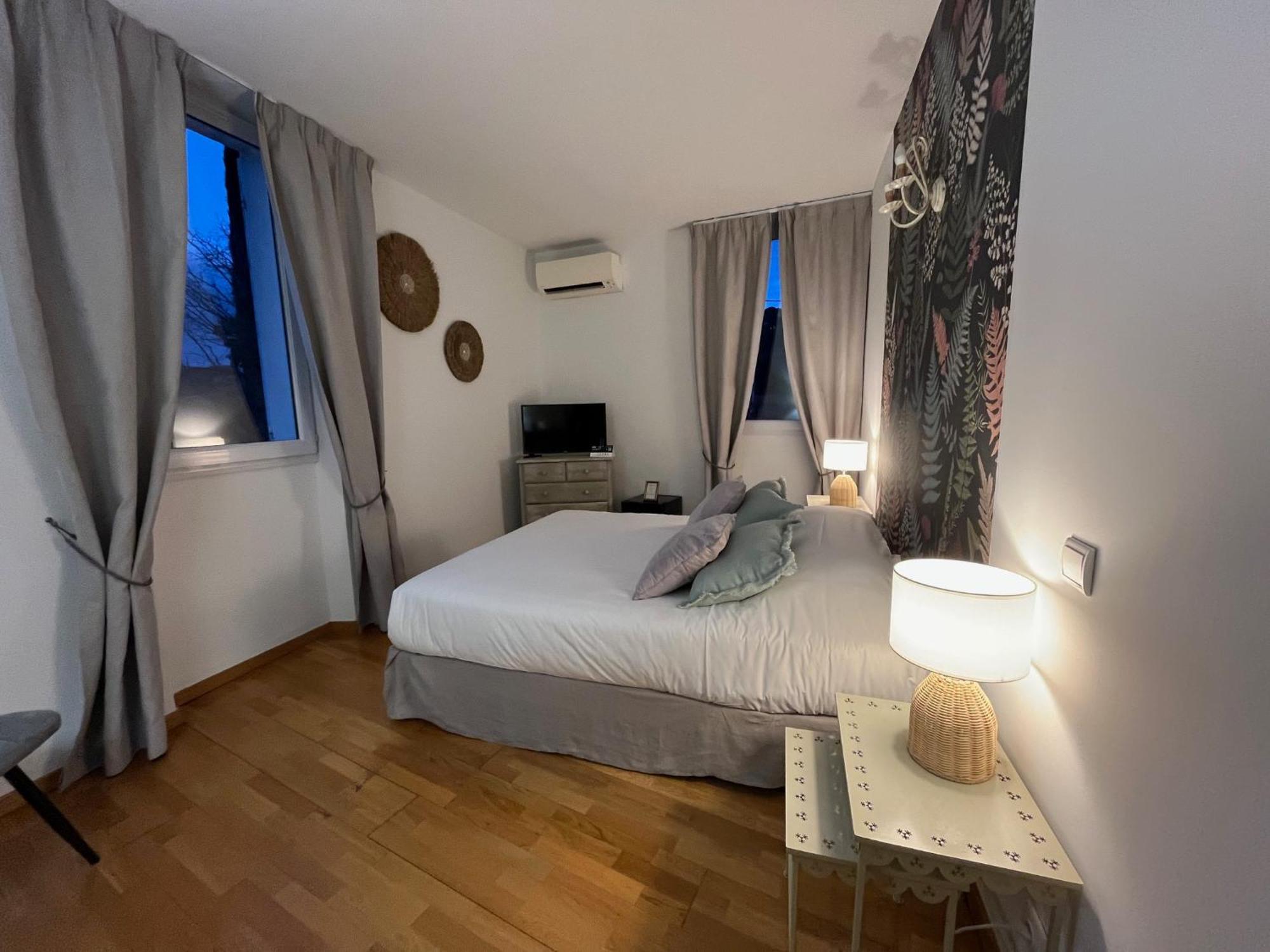 Logis Hotel La Bastide des Monges Nyons Buitenkant foto