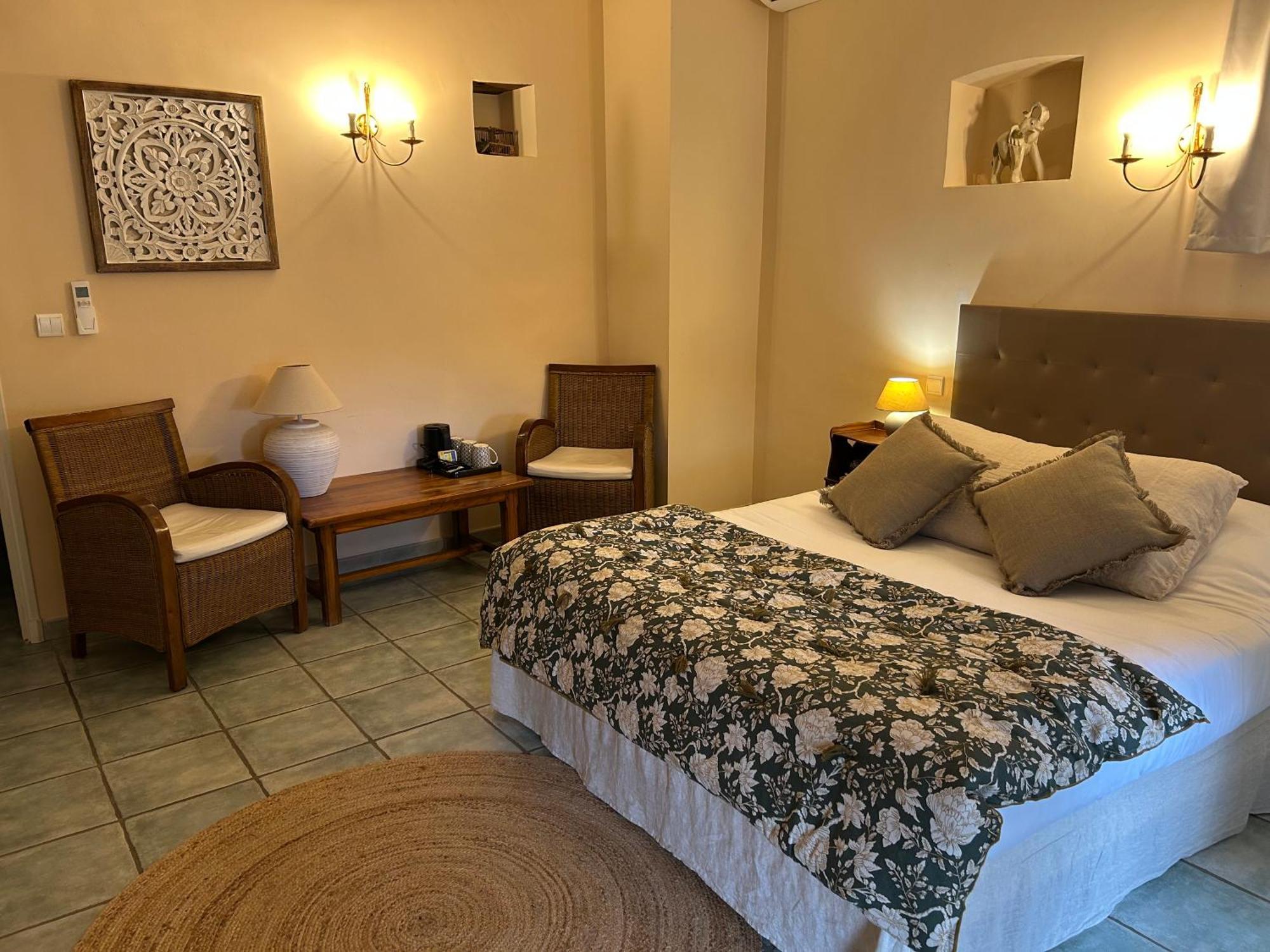 Logis Hotel La Bastide des Monges Nyons Buitenkant foto