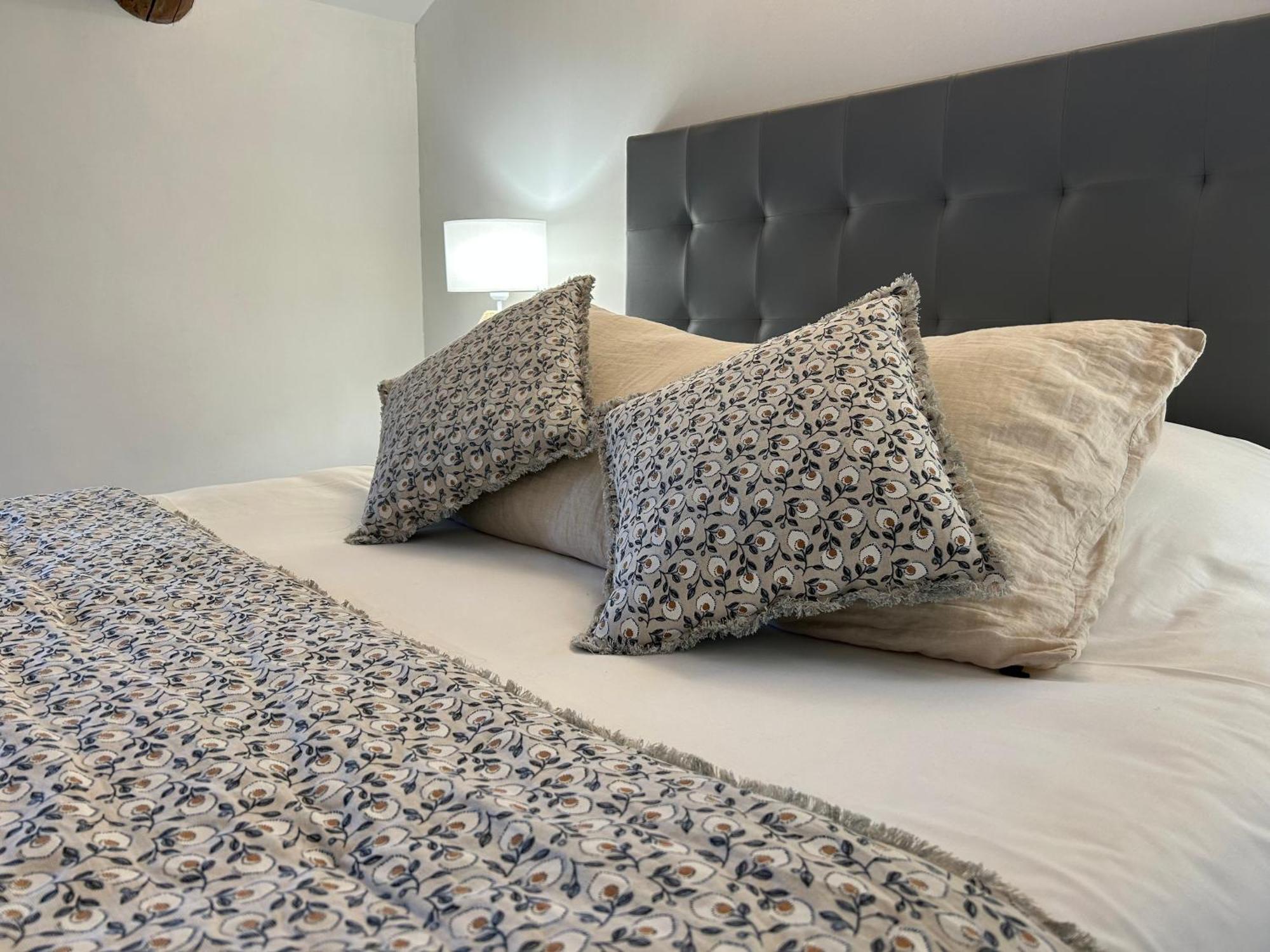 Logis Hotel La Bastide des Monges Nyons Buitenkant foto