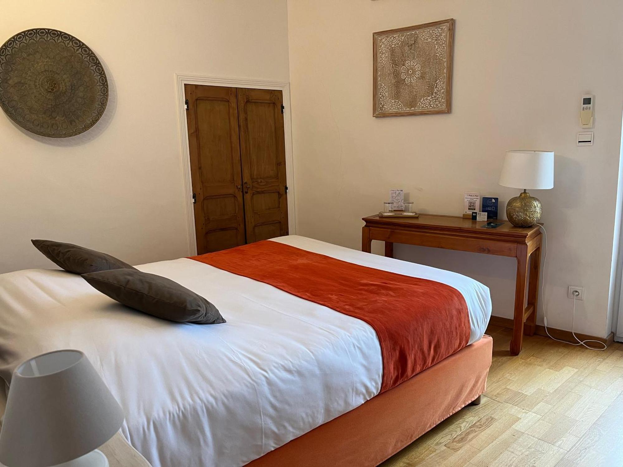 Logis Hotel La Bastide des Monges Nyons Buitenkant foto