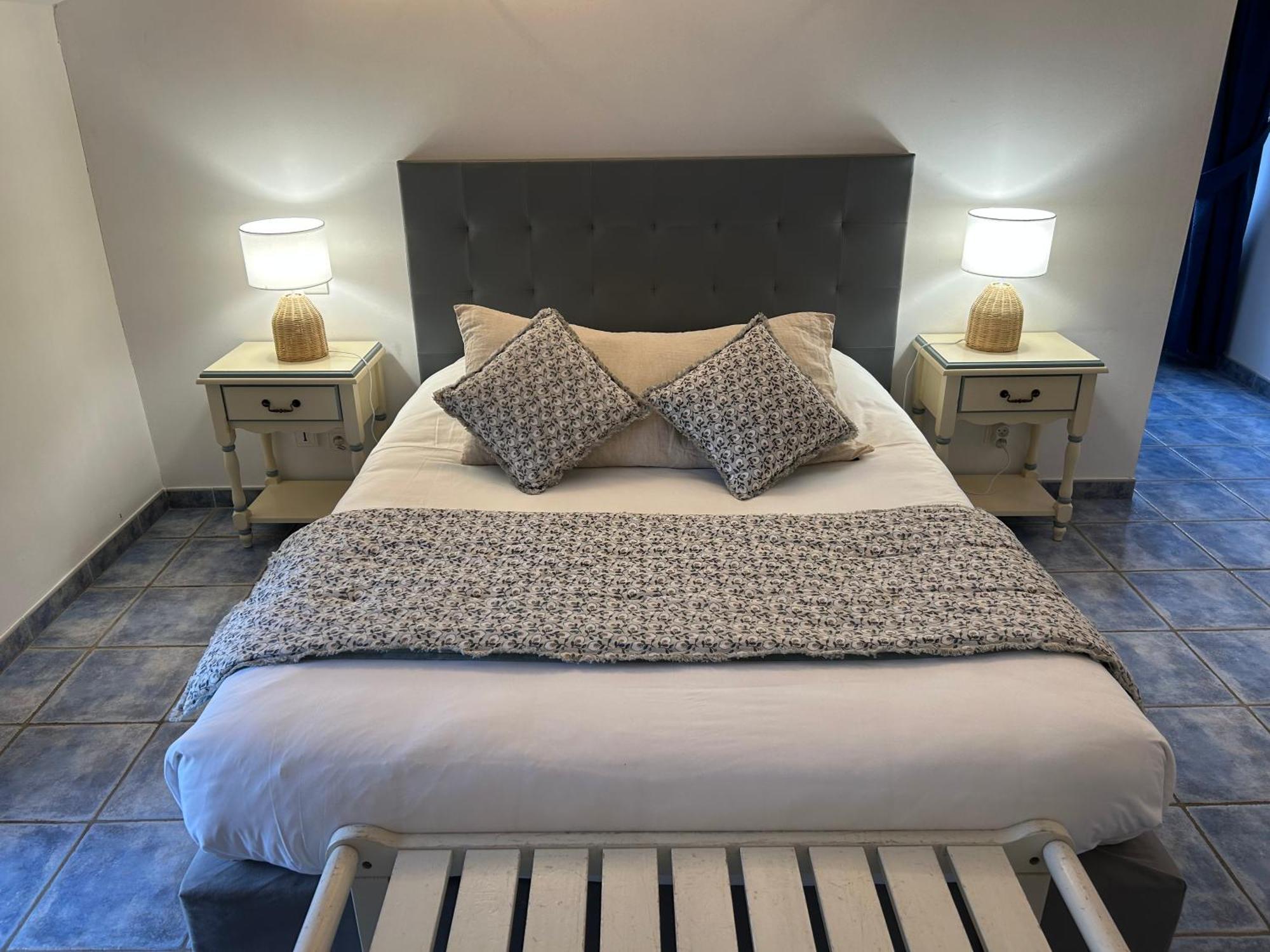 Logis Hotel La Bastide des Monges Nyons Buitenkant foto