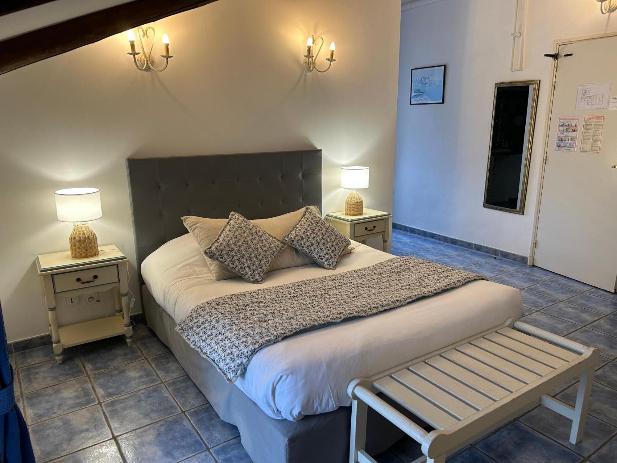 Logis Hotel La Bastide des Monges Nyons Buitenkant foto