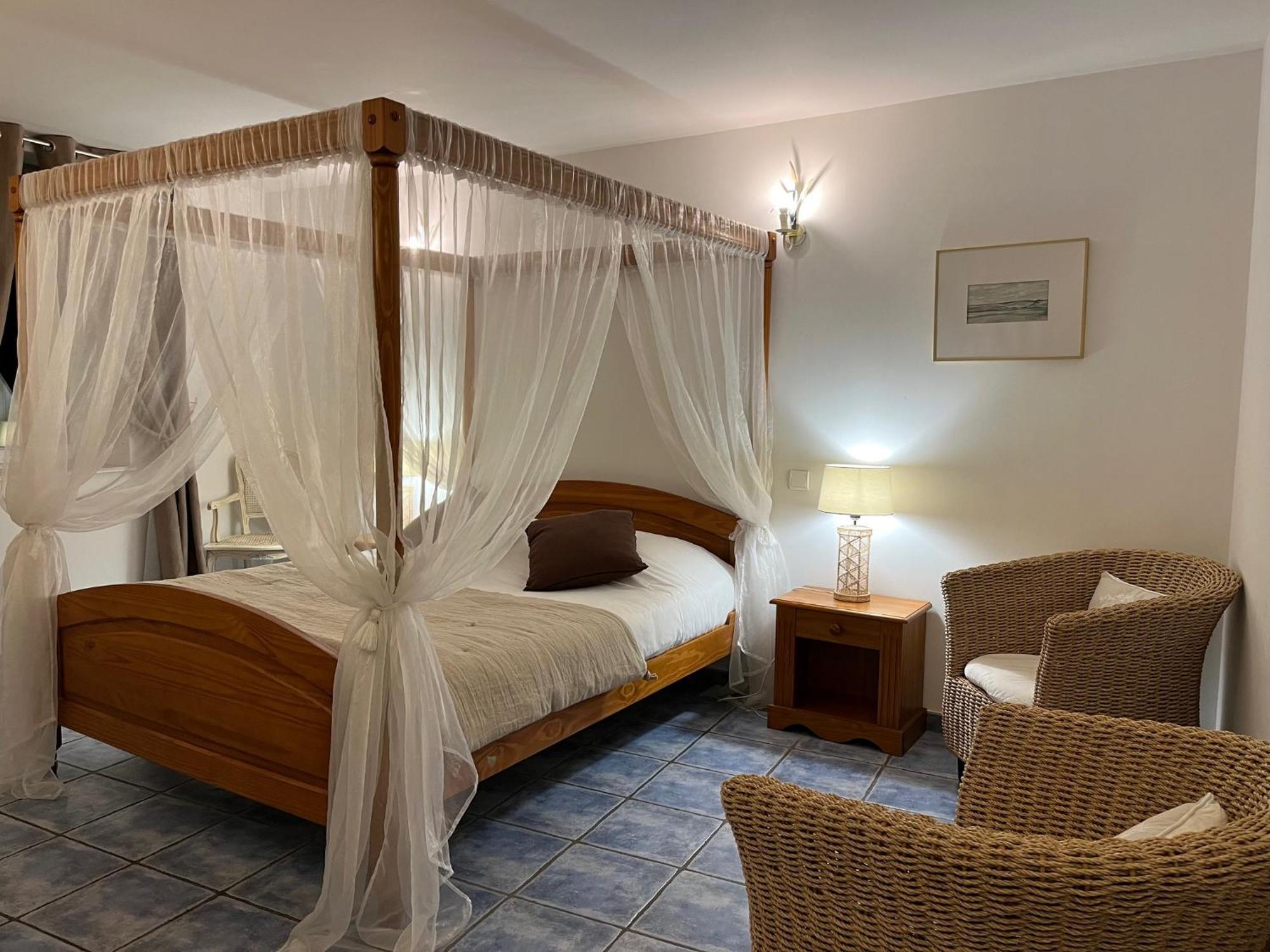Logis Hotel La Bastide des Monges Nyons Buitenkant foto