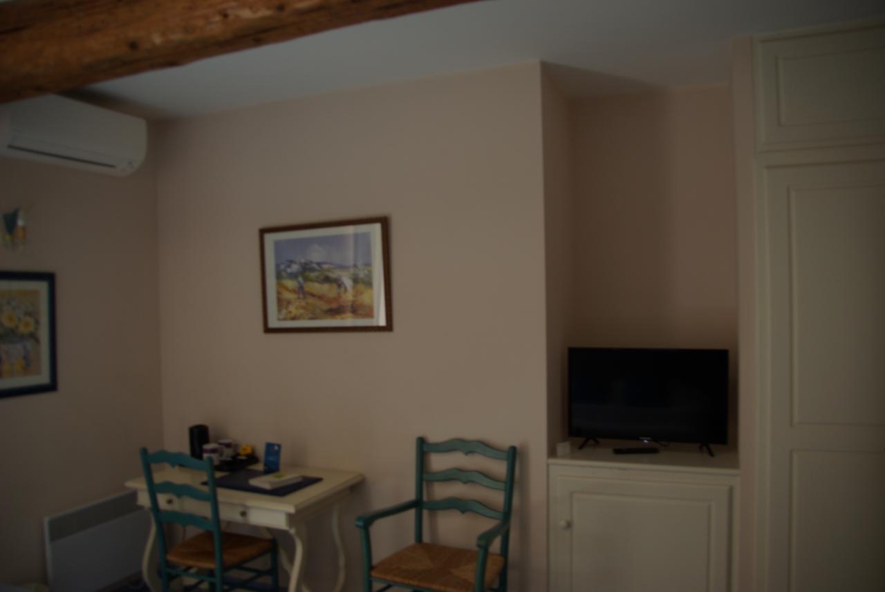 Logis Hotel La Bastide des Monges Nyons Buitenkant foto