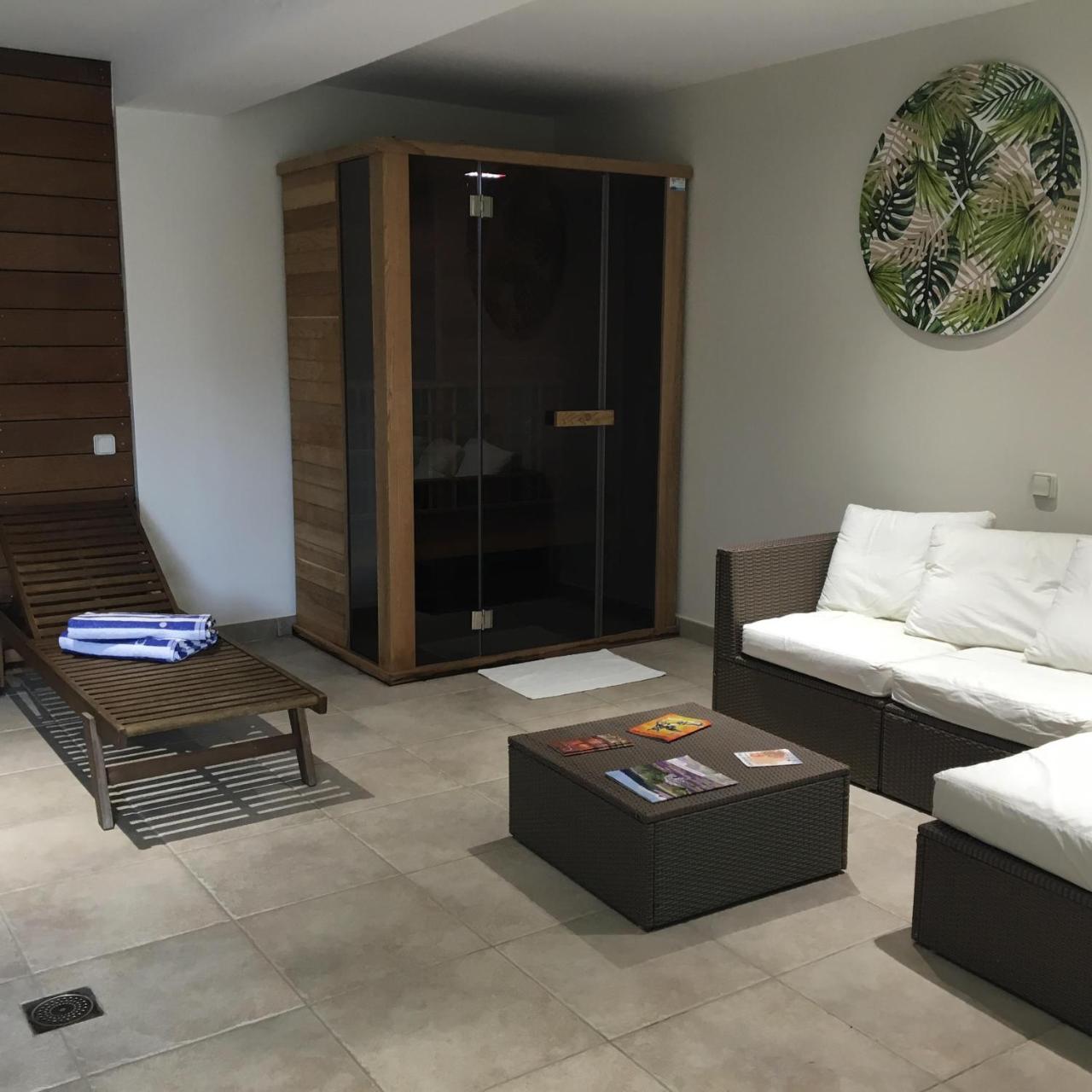 Logis Hotel La Bastide des Monges Nyons Buitenkant foto